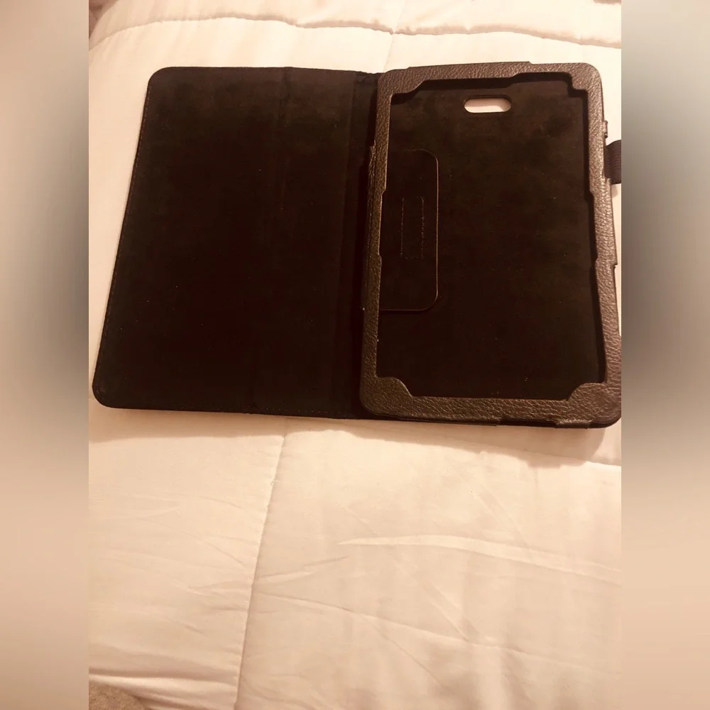 Black Samsung tablet cover.